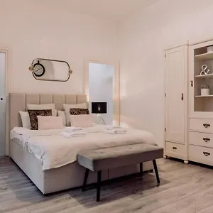 Wenceslas Square / Main Station - New Studio***** Apartment Prague